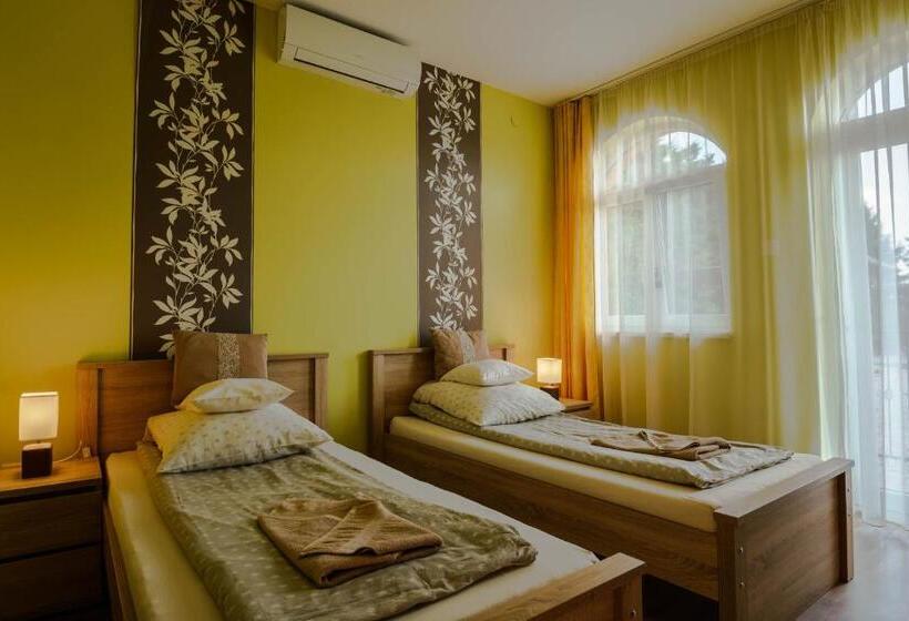 Номер Стандарт с Террасой, Garden Vendégház Makó