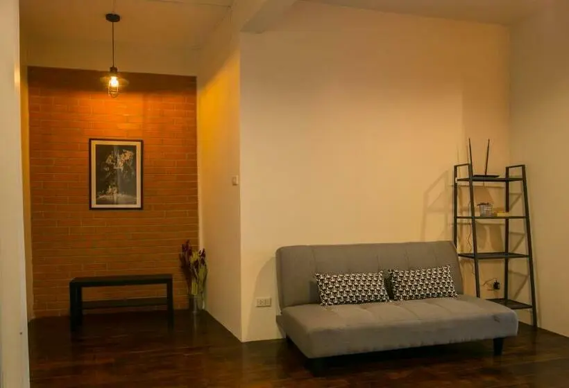 バス共有のスタンダードルーム, Chedi View Hostel