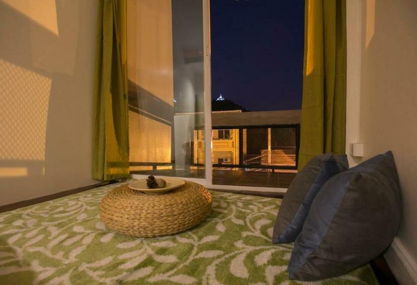 带共用浴室的标准房间, Chedi View Hostel