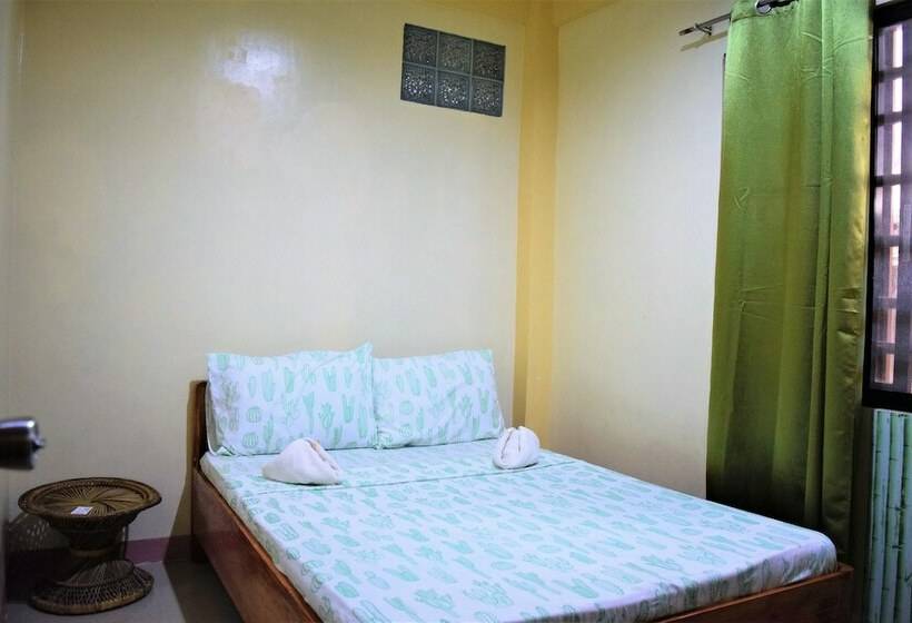 חדר משפחתי, Aleston Secret