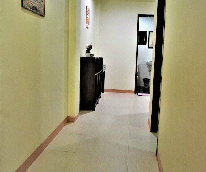 חדר משפחתי, Aleston Secret