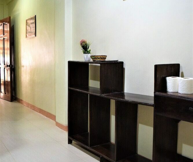 חדר משפחתי, Aleston Secret