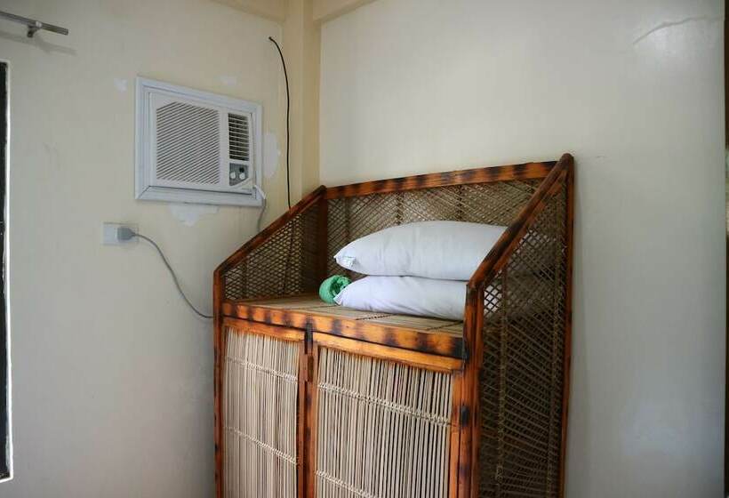 חדר משפחתי, Aleston Secret