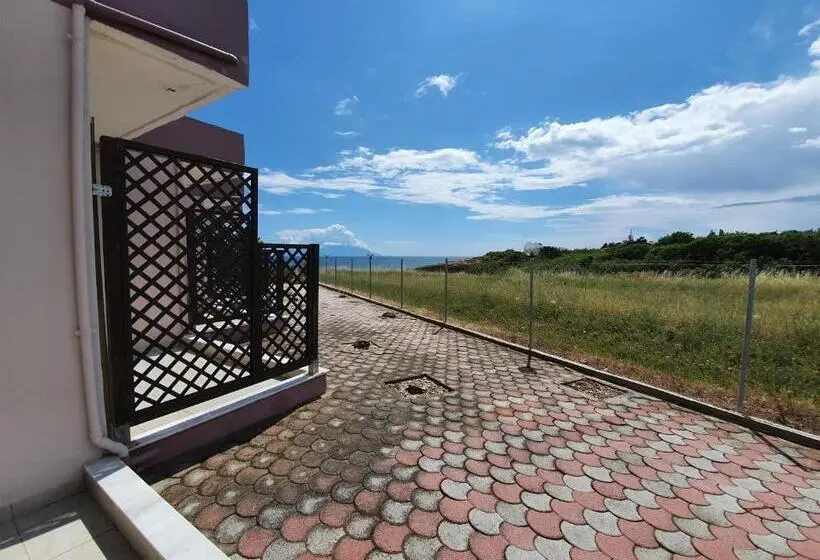 اتاق اساندارد با چشم‌انداز جانبی به دریا, Aphroditi Island Park