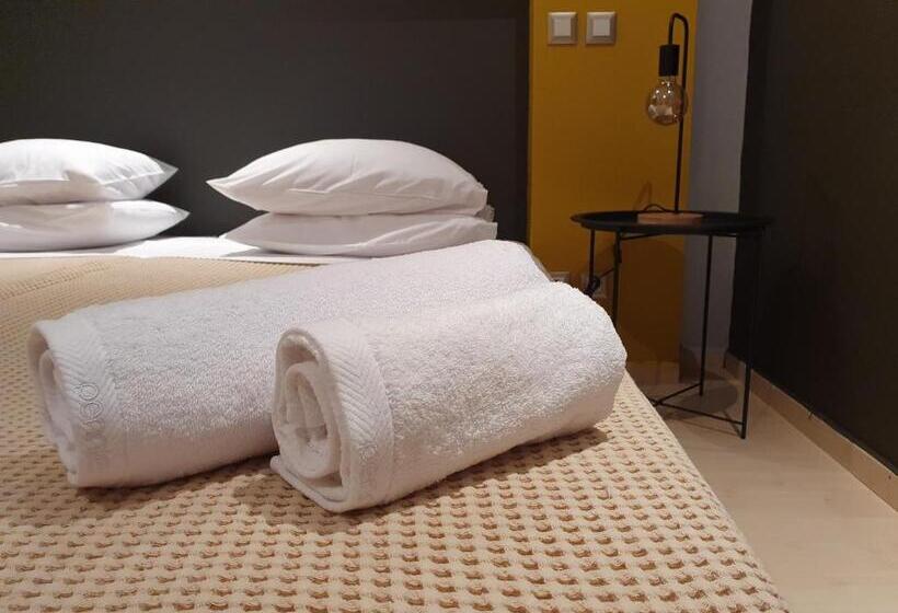 اتاق اساندارد با چشم‌انداز جانبی به دریا, Aphroditi Island Park