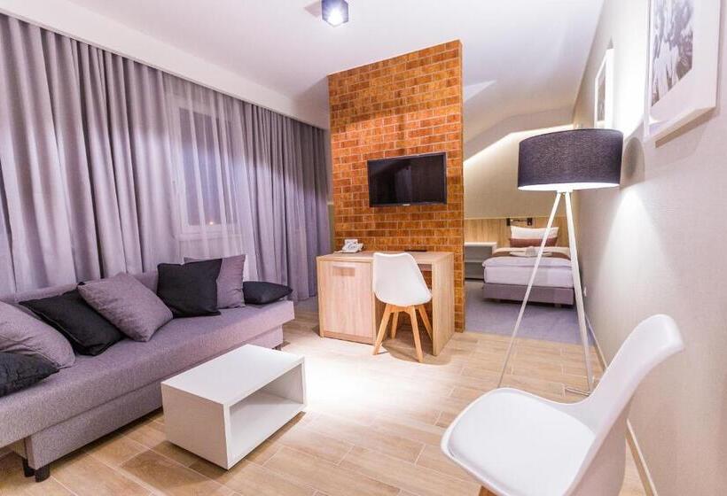 חדר דלוקס, Falcon