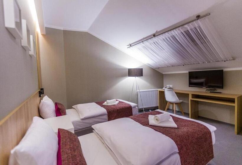 חדר דלוקס, Falcon