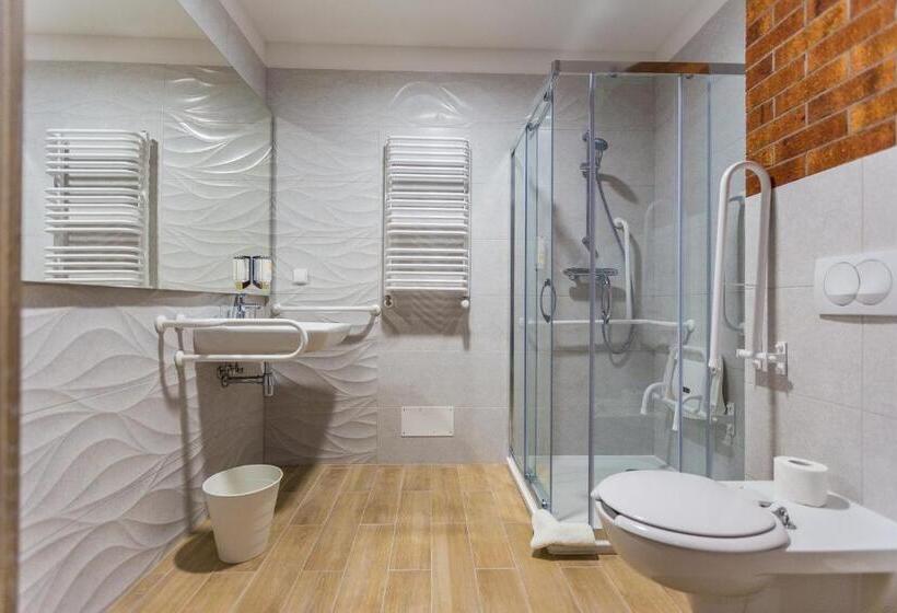 חדר דלוקס, Falcon