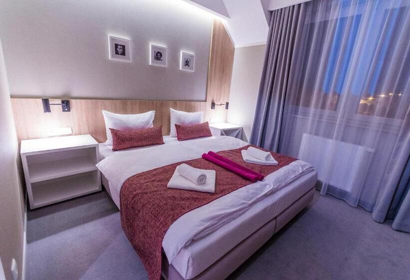 חדר סטנדרט, Falcon