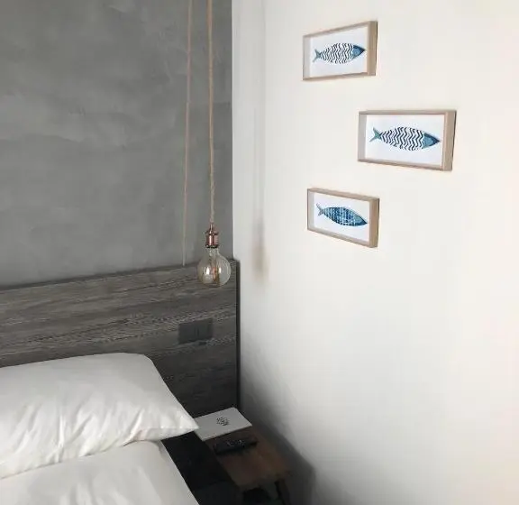 Economy-huone, Seven Boutique