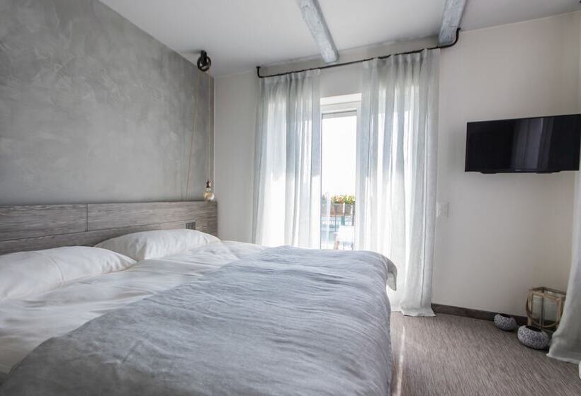 חדר סטנדרט נוף לאגם, Seven Boutique