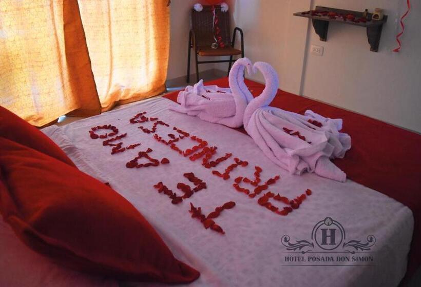 Családi Szoba, Simón Plaza