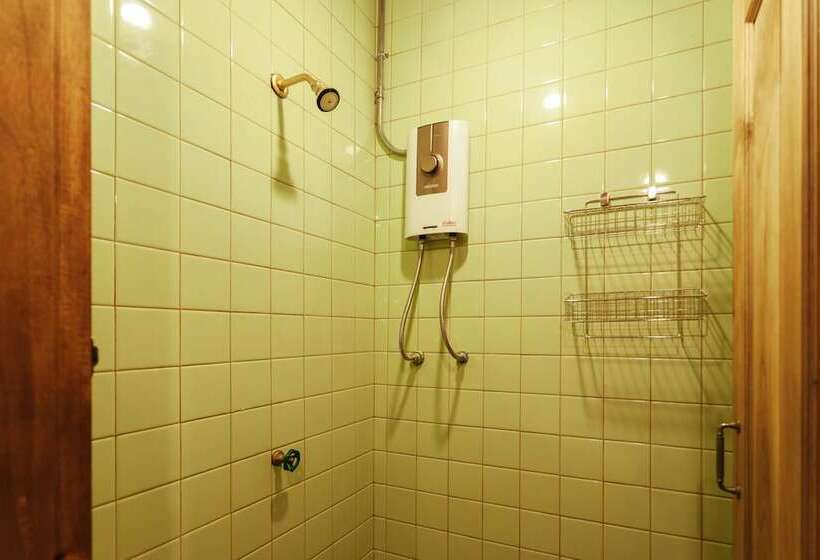 공동 객실, A Local Something Hostel