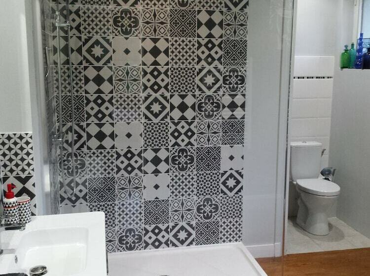 스탠다드 룸, 13 Bees