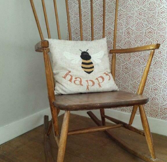 스탠다드 룸 강 전망, 13 Bees