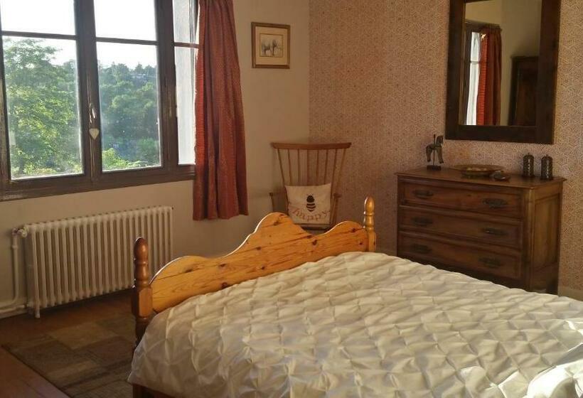 스탠다드 룸 강 전망, 13 Bees