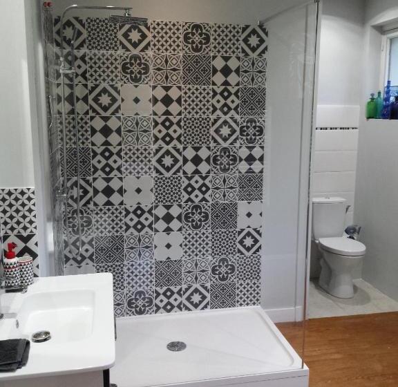 스탠다드 룸 가든 전망, 13 Bees