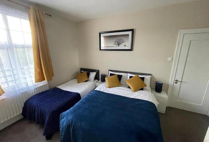 חדר סטנדרט לשלושה, Silver Eagle