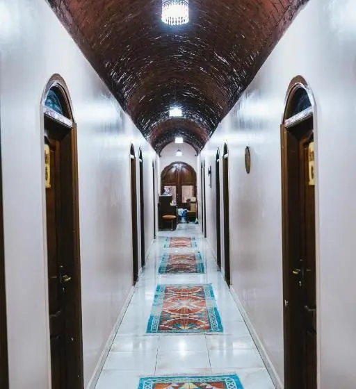 اتاق لوکس, Tuya