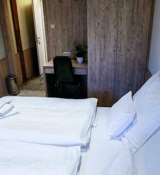 Номер Стандарт, Hunor Hotel és étterem