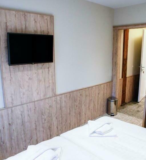 Номер Стандарт, Hunor Hotel és étterem