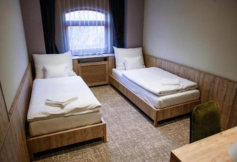 Номер Стандарт, Hunor Hotel és étterem