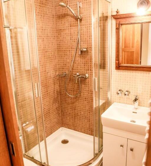 Номер Стандарт, Hunor Hotel és étterem