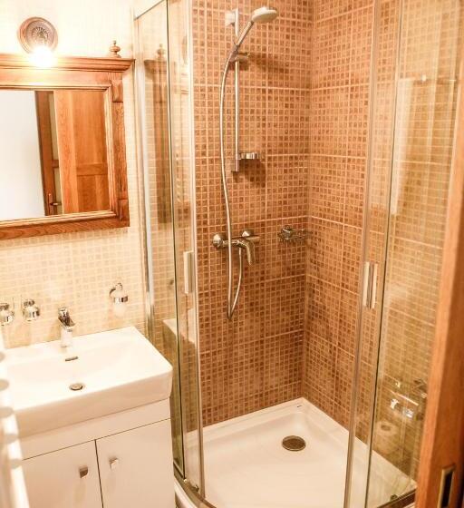 Номер Стандарт, Hunor Hotel és étterem