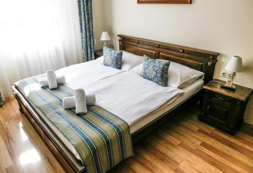 Номер Стандарт, Hunor Hotel és étterem