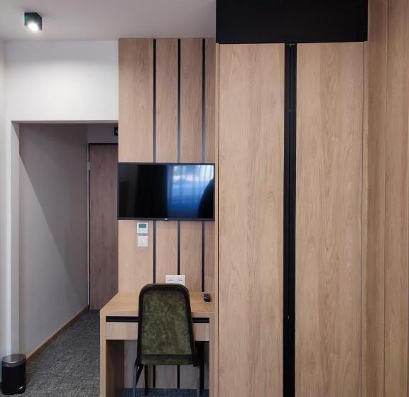 Номер Стандарт, Hunor Hotel és étterem