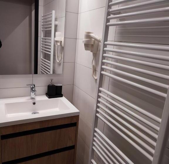 Номер Стандарт, Hunor Hotel és étterem