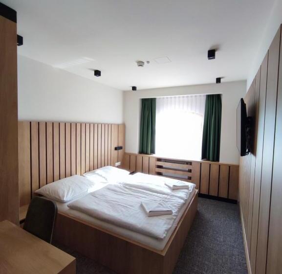 Номер Стандарт, Hunor Hotel és étterem