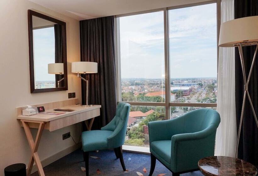 Номер Deluxe, Louis Kienne Hotel Pandanaran