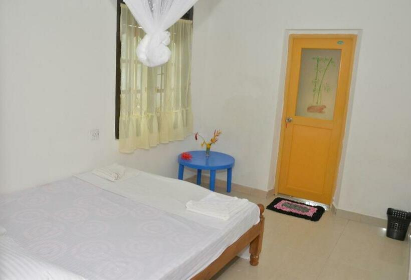 デラックスルーム, Traveller S Hostel Hikkaduwa