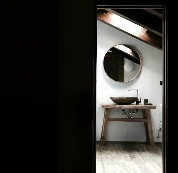 Habitación Estándar, Eigón