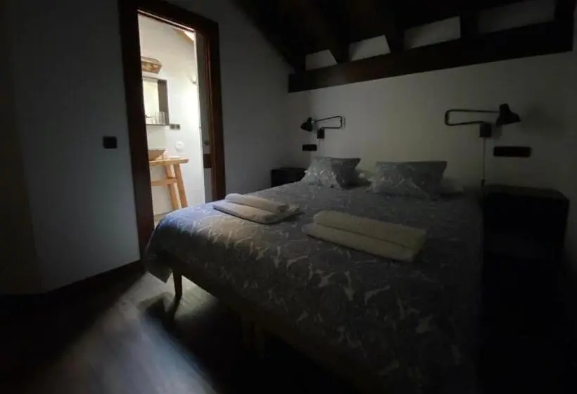 Habitación Estándar, Eigón