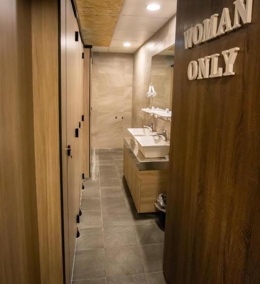 تختخواب در اتاق مشترک, Hostel Jiizu