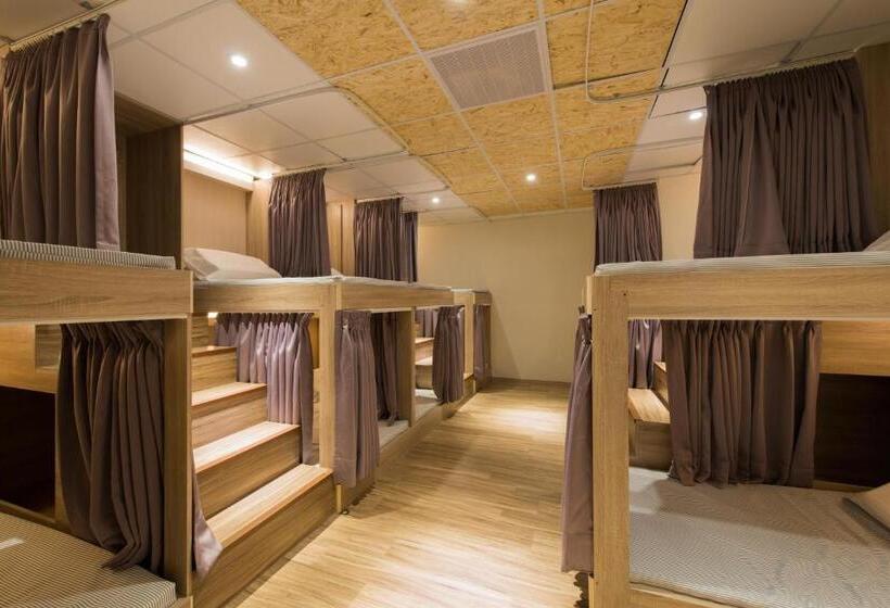تختخواب در اتاق مشترک, Hostel Jiizu