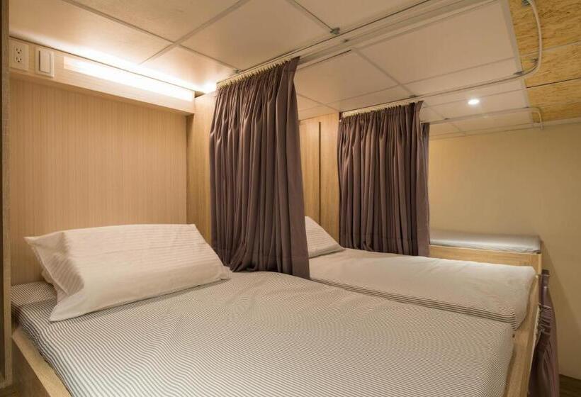 تختخواب در اتاق مشترک, Hostel Jiizu