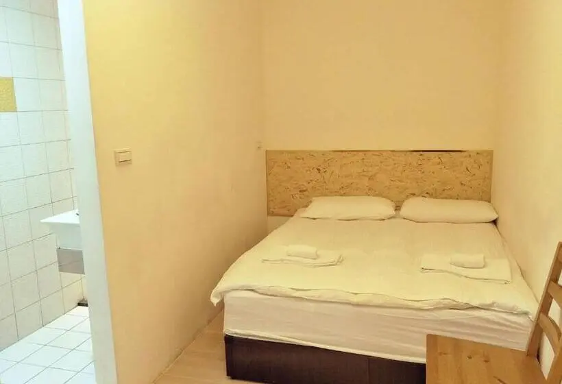 اتاق اکونومی, Hostel Jiizu