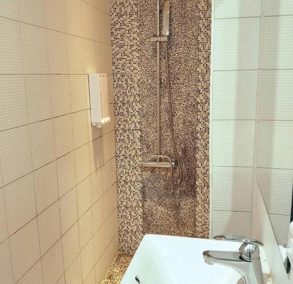 اتاق اکونومی, Hostel Jiizu