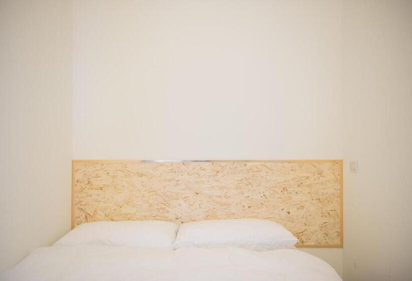 اتاق اکونومی, Hostel Jiizu