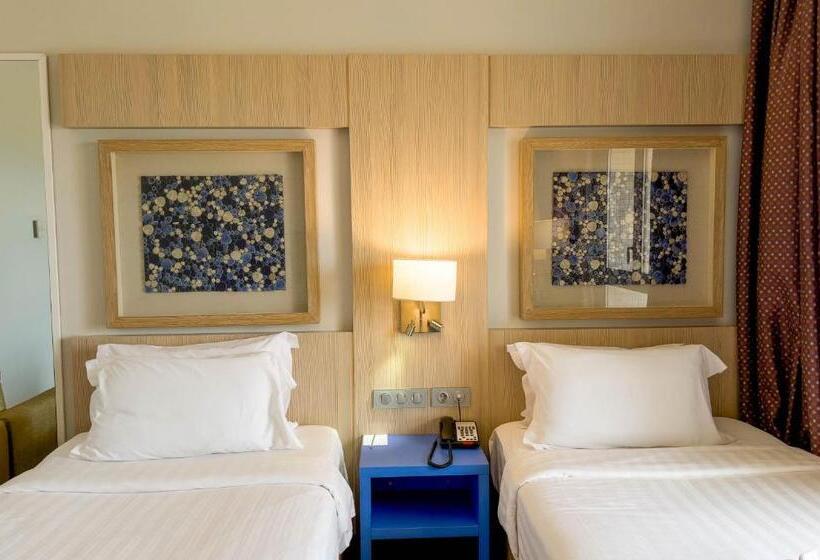 اتاق اجرایی, Golden Tulip Le Diplomate