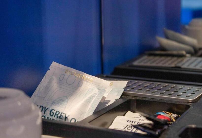 اتاق اجرایی, Golden Tulip Le Diplomate