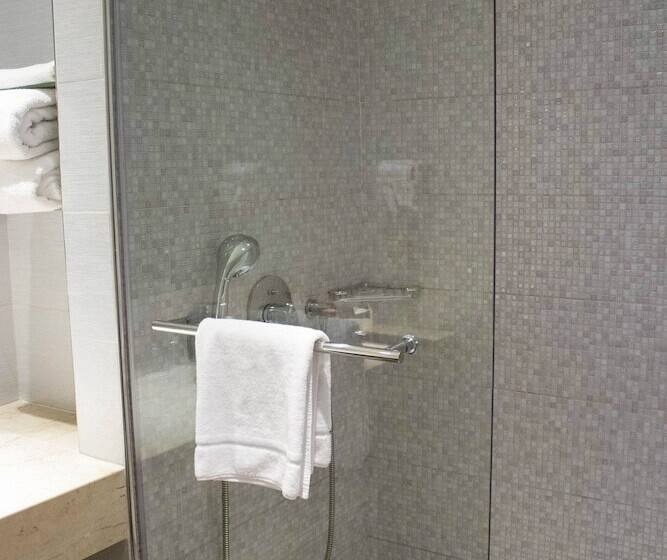 اتاق اجرایی, Golden Tulip Le Diplomate