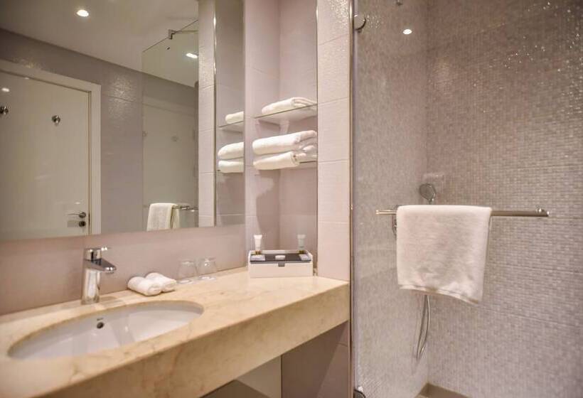 اتاق اجرایی, Golden Tulip Le Diplomate