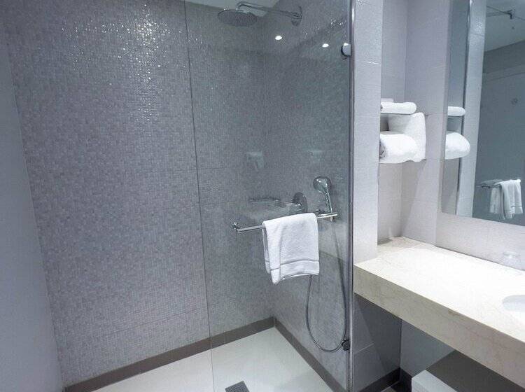 اتاق اجرایی, Golden Tulip Le Diplomate