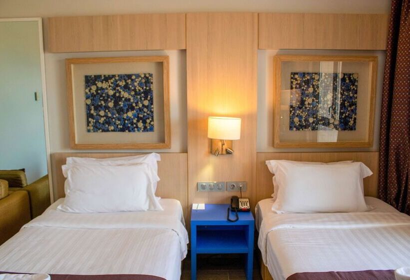 اتاق اجرایی, Golden Tulip Le Diplomate