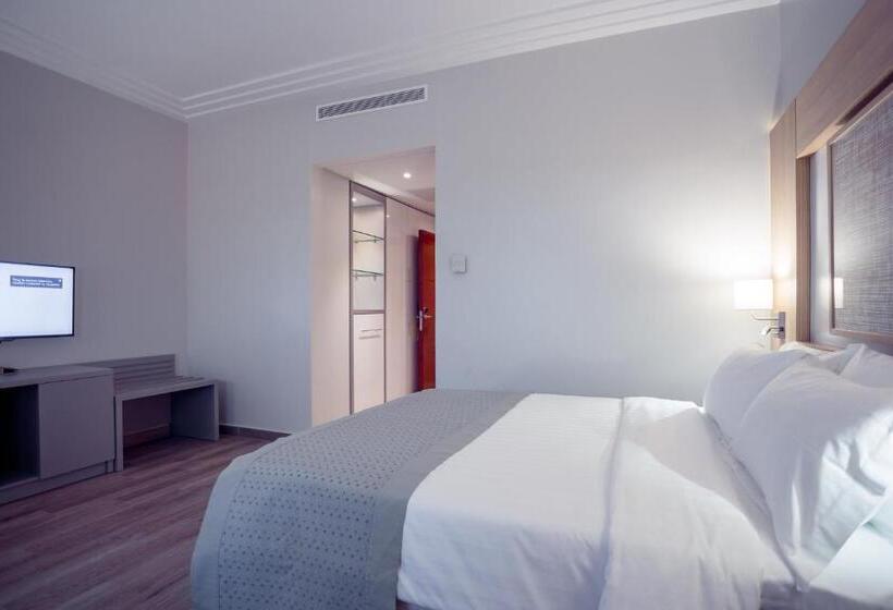 اتاق استاندارد با تخت دوبل برای معلولان, Golden Tulip Le Diplomate