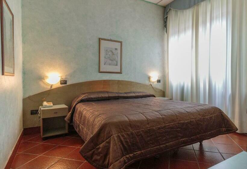 スタンダードルーム, Il Telegrafo